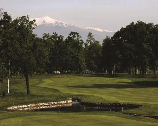 9 Nächte im Relais Cascina di Corte und 5 Greenfee je Person (Golfclub Royal Park I Roveri, Biella, Le Fronde, Cavaglia und Torino La Mandria)