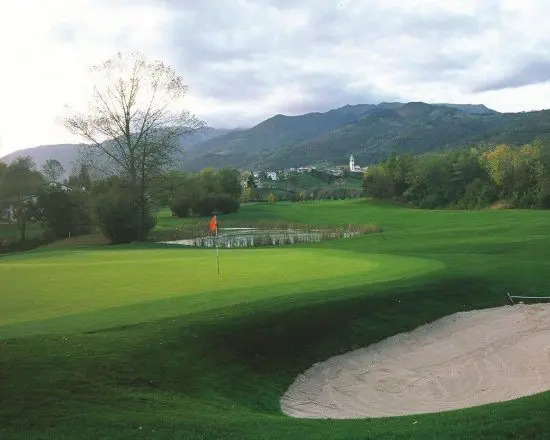 3 noches con desayuno incluido en Foresteria Golf Club Asolo y 1 Greenfee por persona (Club de Golf Asolo)