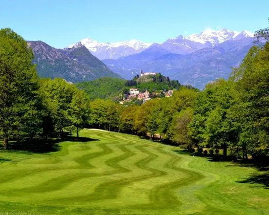 9 Nächte im Relais Cascina di Corte und 5 Greenfee je Person (Golfclub Royal Park I Roveri, Biella, Le Fronde, Cavaglia und Torino La Mandria)