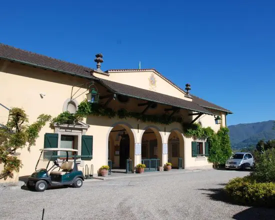 10 notti alla Foresteria Villa d'Este e 6 green fee a persona (Golf Club Villa d Este, Le Robinie, Barlassina, La Pinetina, Carimate e Monticello)