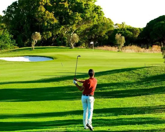 7 Übernachtungen mit Frühstück im Cadiz Bahia Hotel inklusive 3 Greenfees pro Person (2x Villanueva Golf & Croquet und 1x La Estancia Golf Club)