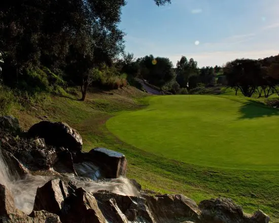 7 Übernachtungen mit Frühstück im Hotel La Zambra GL inklusive 3 Greenfees pro Person (Calanova Golf Club, Alhaurín Golf und Marbella Golf Country Club).