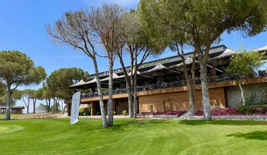 10 Übernachtungen im Regnum Carya mit All Inclusive und 5 Green Fees pro Person (2x Antalya GC, 1x Carya, 1x National, 1x Cullinan)