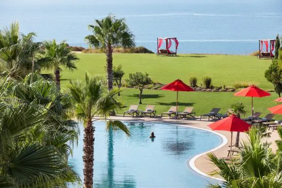 5 nuits au Cascade Wellness Resort avec petit-déjeuner et 2 Green Fees (GC Espiche)