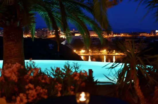 5 noches en el Hotel Cala di Greco con 2 Green Fees (GC Le Sperone)