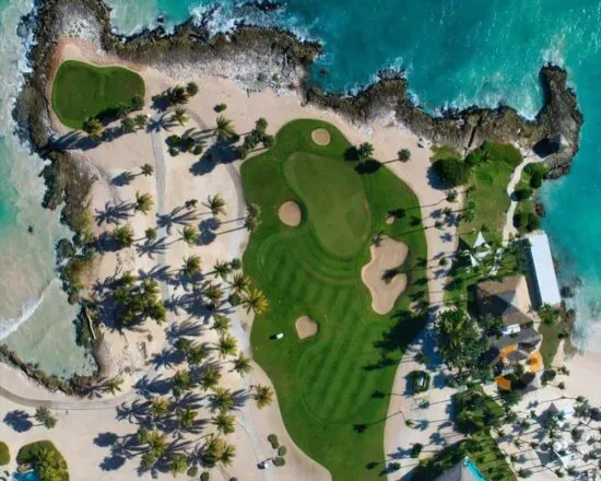 10 Übernachtungen mit Frühstück im Four Points inklusive 4 Green Fees pro Person (Corales Golf Course, La Cana Golf Club, Iberostar Bávaro Golf Club & Punta Espada Golf Club)