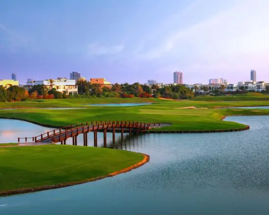 7 Übernachtungen mit Frühstück im Hyatt Regency Dubai Creek Heights inklusive 3 Green Fees im Dubai Creek Golf & Yacht Club, Dubai Hills Golf Club & The Montgomerie Dubai Golf Club