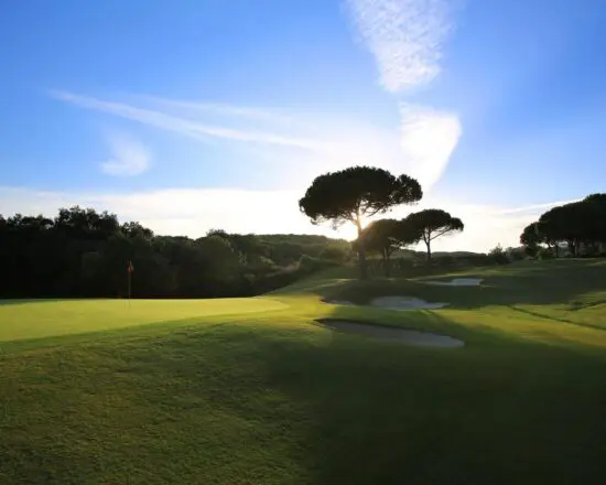 5 Übernachtungen mit Frühstück im Hotel Encinar de Sotogrande inklusive 2 Greenfees pro Person (Real Club de Golf de Sotogrande und Golf La Reserva Club Sotogrande).