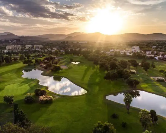 5 Übernachtungen mit Frühstück im La Galiana Golf Resort und 2 Green Fees pro Person (La Galiana Golf Club und Oliva Nova Golf).