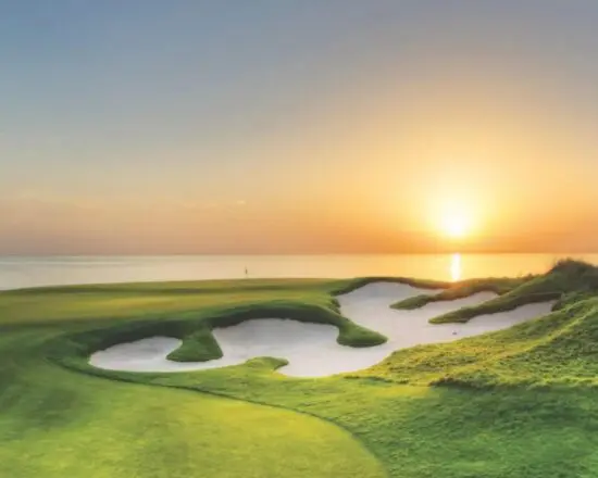 7 Übernachtungen mit Frühstück im Radisson Collection Hotel und 4 Green Fees pro Person (2x Al Mouj Golf, Ghala GC & La Vie Club)