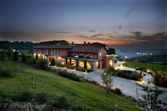 7 Übernachtungen im Relais Villa D'Amelia mit 3 Greenfees (Golf Club Cherasco, Golf Club La Margherita, Golf Città di Asti)