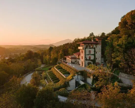 4 nights at the Tenuta de l'Annunziata Natural Relais, including breakfast, 2 green fees and one dinner