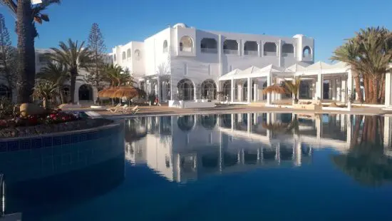 10 noches en Djerba Golf Resort & Spa con Pensión Completa y 4 Green Fees