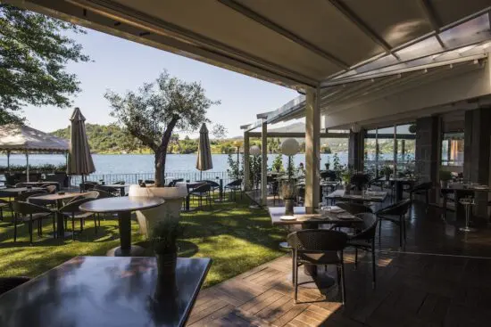 10 noches en el Hotel L'Approdo con desayuno incluido y 5 green fees por persona (2x Illes Borromees, 1x Bogogno, 1x Castelconturbia & 1x Dei Laghi)