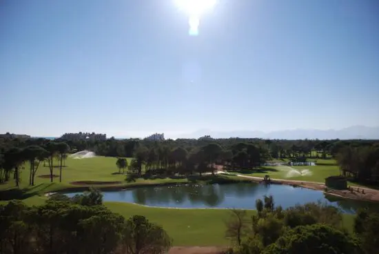 10 notti a Kaya Belek con All Inclusive e 5 green fee a persona (2x GC Antalya, 1x Carya, 1x Cornelia, 1x National)