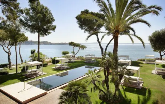 3 nights in the Hotel Gran Melia de Mar and 1 green fee per person (Realgolf Bendinat)