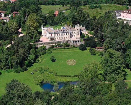 3 notti con prima colazione al Castello dal Pozzo e 1 green fee a persona (Golf Club Des Iles Borromees). Più 1 cena in un ristorante del nostro programma culinario.