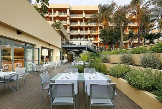 3 notti con prima colazione all'Exe Estepona Thalasso & Spa, incluso un green fee a persona (campo da golf Tramores).