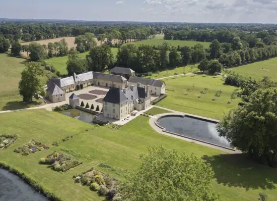 3 nights at the Manoir de Cléronde with breakfast and 2 Green Fees per person (2x Golf Omaha Beach)