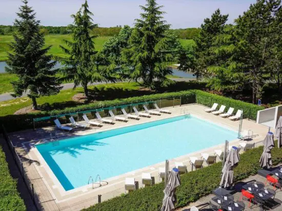 3 notti con prima colazione al Novotel Saint-Quentin in Yvelines, incluso un green fee a persona (campo Le Golf National-Albatros).