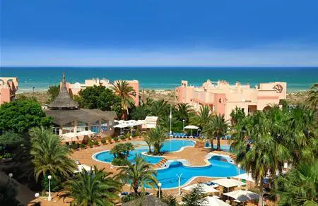 3 nights with breakfast included at Oliva Nova Beach & Golf Resort and 2 Green Fee per person (Oliva Nova Golf)