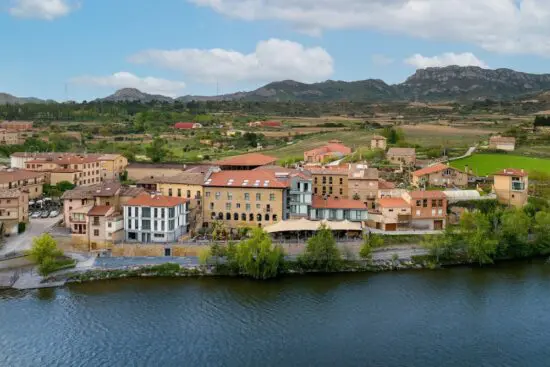 3 notti con prima colazione al Palacio Tondon, incluso un green fee a persona (Rioja Alta Golf Club).