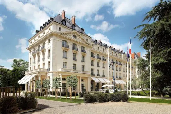 3 Übernachtungen mit Frühstück im Waldorf Astoria Versailles inklusive einem Greenfee pro Person (UGolf Feucherolles)