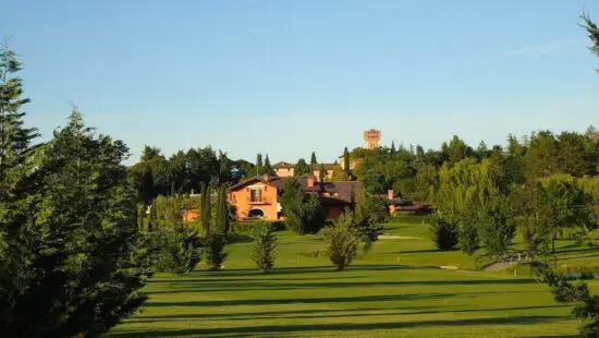 4 nights at Hotel La Tavernetta al Castello with breakfast and 2 green fees