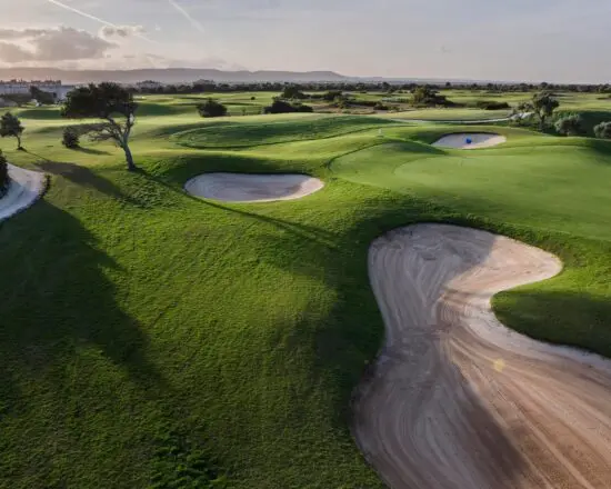 5 noches con desayuno en el Hotel Borgo Egnazia incl. 2 green fees (San Domenico Golf)