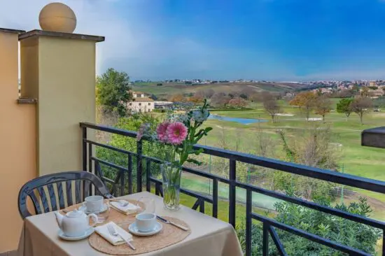 5 notti con prima colazione all'Hotel Carpediem di Roma, inclusi due green fee a persona (Marco Simone Golf & Country Club e Golf Club Parco di Roma).