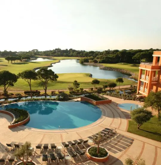 5 noches en el Hotel Onyria Quinta da Marinha con desayuno y 3 Green Fees (3x Campo de Golf Onyria Quinta da Marinha)