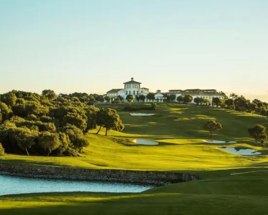 5 Übernachtungen im Sotogrande Spa & Golf Resort mit Frühstück und 2 Green Fees pro Person (Almenara Golf Sotogrande + Golf La Reserva Club Sotogrande)