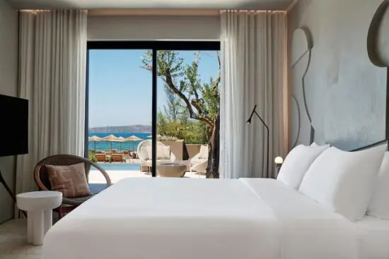 5 notti con prima colazione al W Costa Navarino- Adults Only, inclusi 2 green fee a persona (campi da golf di Costa Navarino)