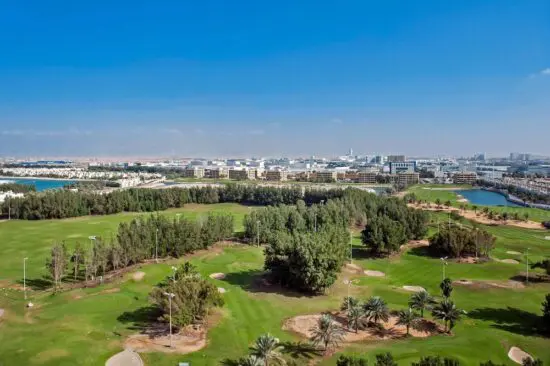 6 notti con prima colazione all'Al Hamra Residence 3 green fee a persona all'Al Hamra Golf Club (x2) e Al Zorah GC