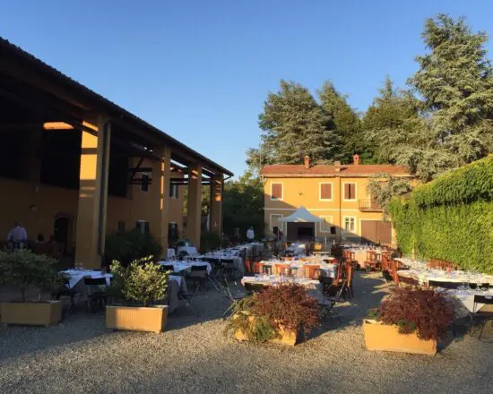 7 notti alla Foresteria del Golf Club Colline del Gavi con colazione, 3 GF a persona (GC Villa Carolina e 2x GC Colline del Gavi), una cena in un ristorante della nostra guida culinaria e visita guidata di un laboratorio artigianale locale di cioccolata