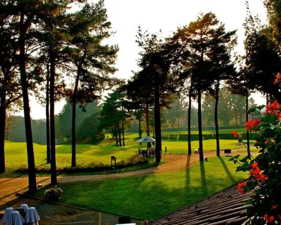 7 noches con desayuno incluido en Golf Hotel La Pinetina y 3 Greenfee por persona (Club de Golf La Pinetina, Carimate y Monticello)