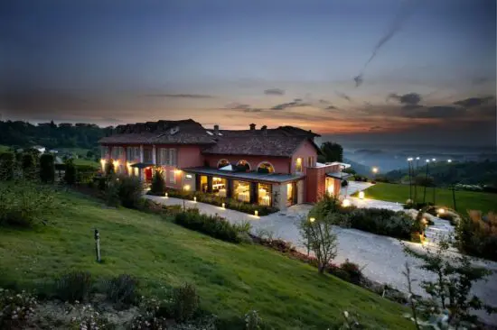 7 noches en Relais Villa D'Amelia con 3 green fees (Golf Club Cherasco, Golf Club La Margherita, Golf Città di Asti)