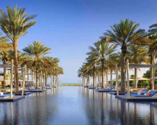 7 notti con prima colazione al Park Hyatt Abu Dhabi, inclusi 3 green fee a persona (1 Yas Links, 1 Abu Dhabi Golf Club e 1 Saadiyat Beach Golf Club)