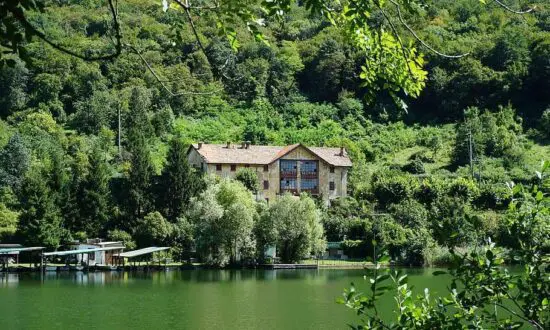 7 notti con prima colazione all'Hotel Camoretti, inclusi 3 green fee a persona (Golf Club Villa Paraiso e Golf Club Bergamo L'Albenza)