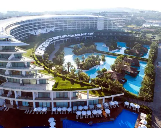 7 Übernachtungen im Maxx Royal Hotel all inclusive mit 3 Greenfees pro Person (GC 2 auf Montgomerie und 1 auf Kaya)