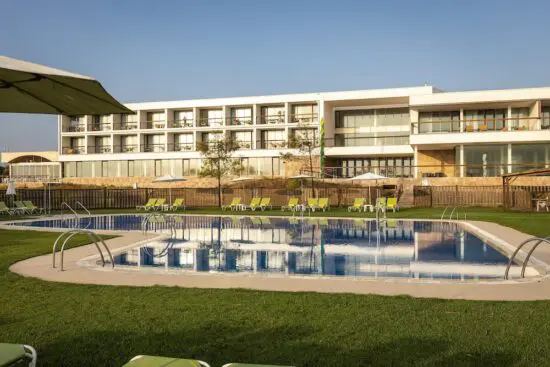 7 nights with half board at the Parador & Golf El Saler and 1 daily green fee per person (El Saler Golf Course)