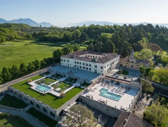 7 nights with breakfast at QC Termegarda Spa & Golf Resort including 3 green fees per person (Arzaga Golf Club, Gardagolf Country Club and Chervò Golf San Vigilio).