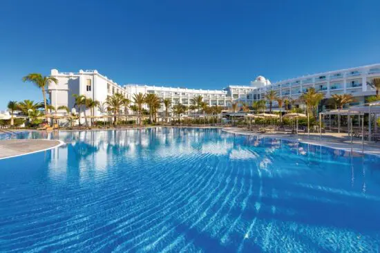 7 Übernachtungen im Hotel Riu Maspalomas mit Frühstück und 4 Greenfees (GC Salobre, Anfi Tauro, Maspalomas und Meloneras).