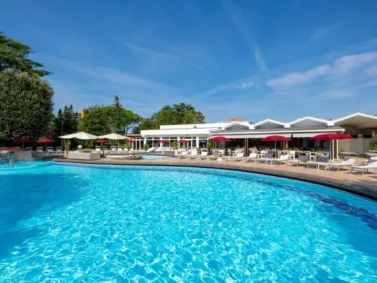 8 nights with breakfast at Hotel Mioni Royal San and four green fees per person (Golf Club Padova, Montecchia, Frassanelle and Terme di Galzignano)