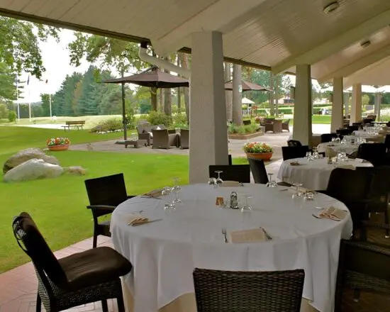 9 notti a Le Robinie Golf & Resort con colazione e 5 green fee a persona (Golf Club Robinie, La Pinetina, Carimate, Barlassina e Monticello)