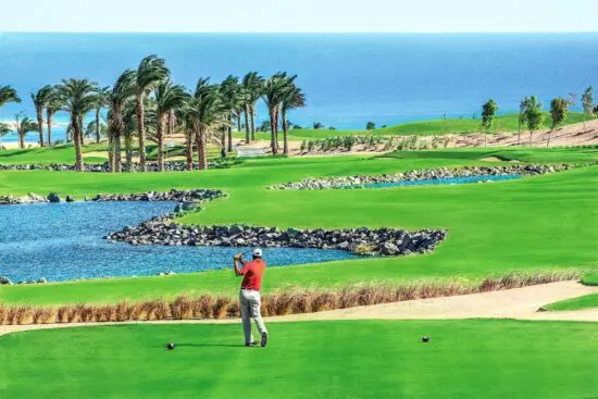 14 noches con todo incluido en el Jaz Makadi Oasis Club con excursión de un día a El Cairo y 7 green fees por persona (4x GC Madinat Makadi, 3x GC The Cascades)