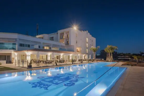 3 Übernachtungen mit Frühstück im Dona Filipa Hotel und 2 Green Fees pro Person (San Lorenzo oder Pinheiros Altos Golfplätze)