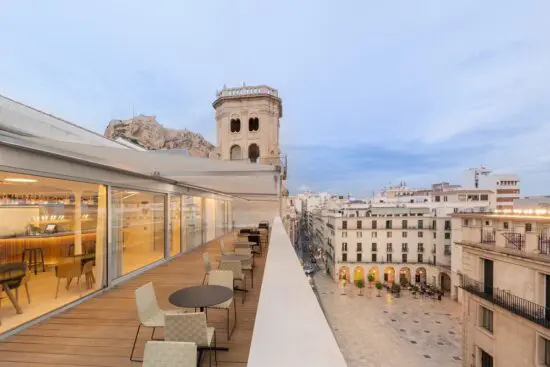 3 nuits avec petit-déjeuner à l'Eurostars Portico Alicante et un green fee par personne (Font del Llop Golf Course).