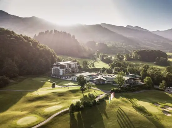 3 nuits avec petit-déjeuner au Grand Tirolia Kitzbühel, y compris 2 Green Fees (Golf Eichenheim), parking, boisson de bienvenue et 1 dîner.