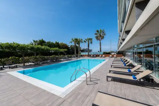 3 nuits avec petit-déjeuner à l'hôtel Atenea Port Barcelona Mataro, y compris un green fee par personne (Club de Golf Llavaneras).